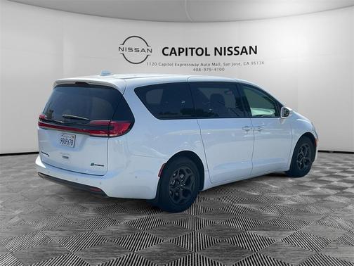 2022 Chrysler Pacifica Hybrid Limited