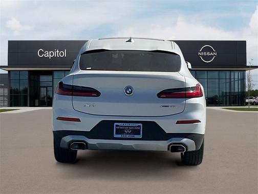 2023 BMW X4 xDrive30i