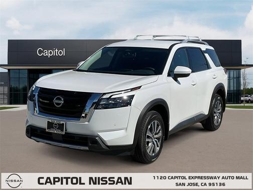 2025 Nissan Pathfinder SL