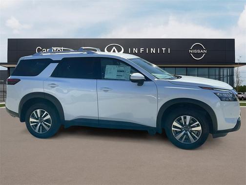 2025 Nissan Pathfinder SL