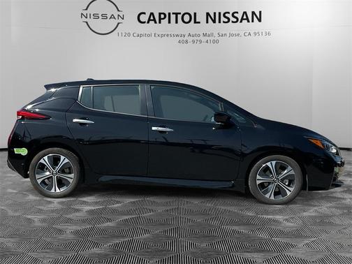 2022 Nissan Leaf SV