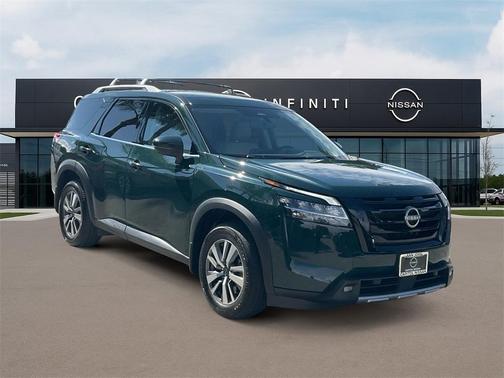 2022 Nissan Pathfinder SL