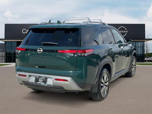2022 Nissan Pathfinder SL