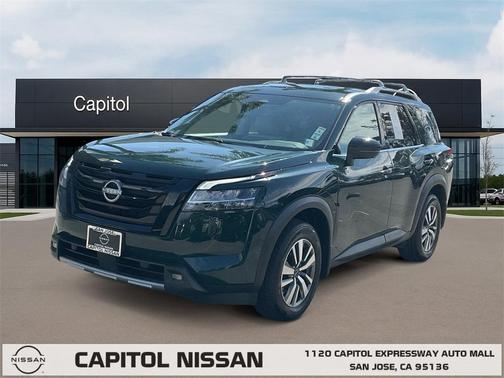 2022 Nissan Pathfinder SL