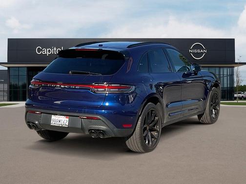 2022 Porsche Macan Base