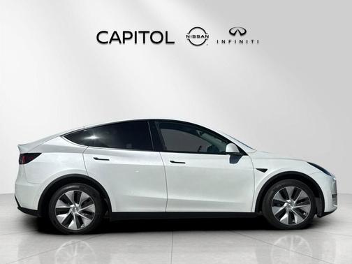 Pearl White Multi 2022 Tesla Model Y Long Range