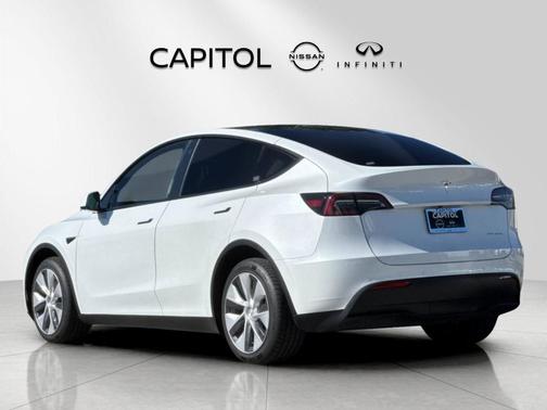 Pearl White Multi 2022 Tesla Model Y Long Range