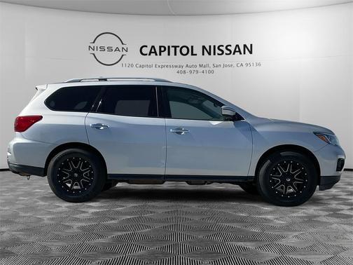 2019 Nissan Pathfinder SL