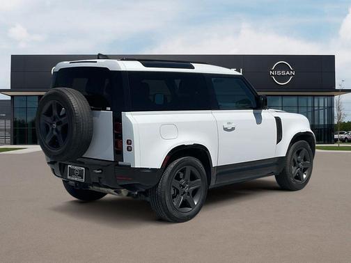 2024 Land Rover Defender P400 X-Dynamic SE