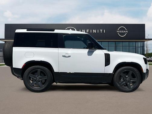 2024 Land Rover Defender P400 X-Dynamic SE