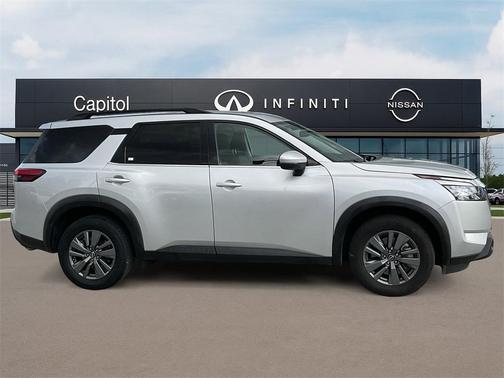 2024 Nissan Pathfinder SV