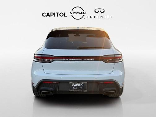 2022 Porsche Macan Base