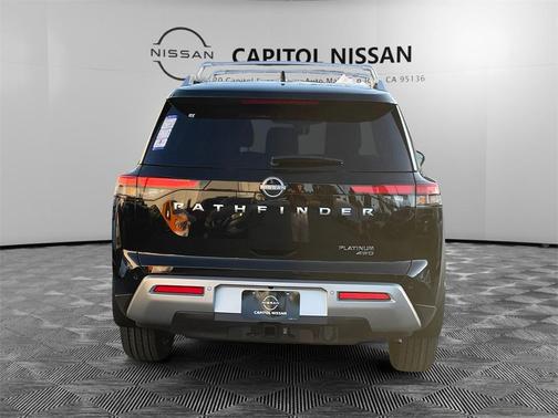 2025 Nissan Pathfinder Platinum
