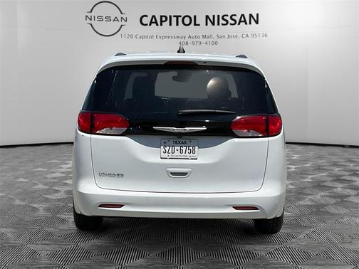 2023 Chrysler Voyager LX