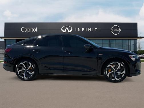 2022 Audi e-tron S line Premium