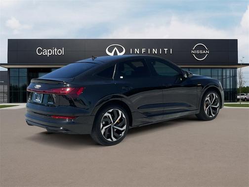 2022 Audi e-tron S line Premium