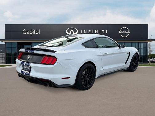 2016 Ford Shelby GT350 Base