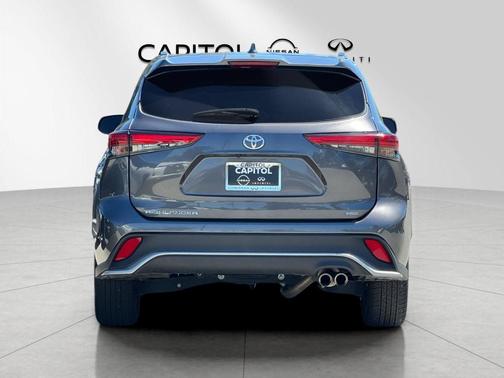 Magnetic Gray Metallic 2023 Toyota Highlander XSE