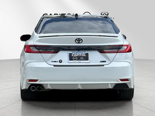 Wind Chill Pearl / Midnight Black Metallic 2025 Toyota Camry XSE