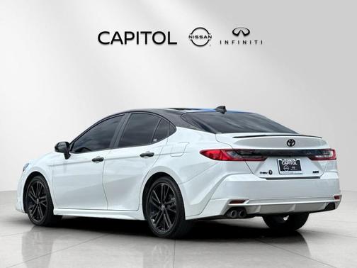 Wind Chill Pearl / Midnight Black Metallic 2025 Toyota Camry XSE