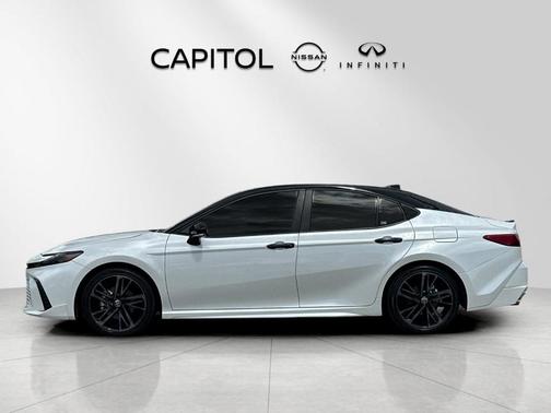 Wind Chill Pearl / Midnight Black Metallic 2025 Toyota Camry XSE
