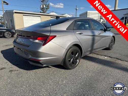 2022 Hyundai ELANTRA SEL