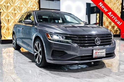 Platinum Gray Metallic 2022 Volkswagen Passat 2.0T SE