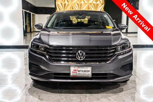 Platinum Gray Metallic 2022 Volkswagen Passat 2.0T SE