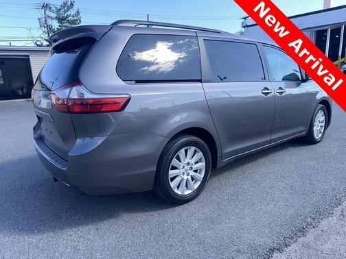 2017 Toyota Sienna XLE