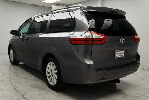 2017 Toyota Sienna XLE