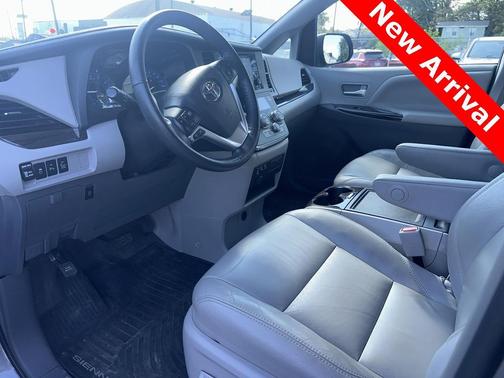 2017 Toyota Sienna XLE