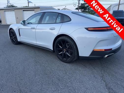 2025 Porsche Panamera 4