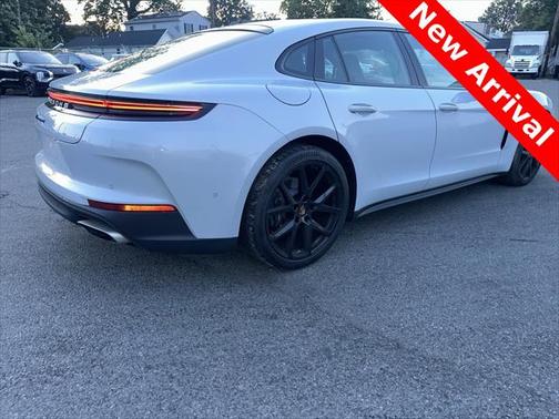 2025 Porsche Panamera 4