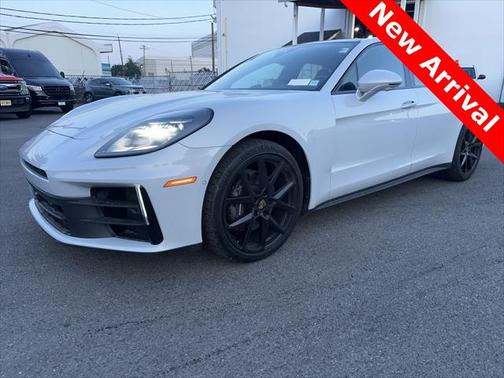 2025 Porsche Panamera 4
