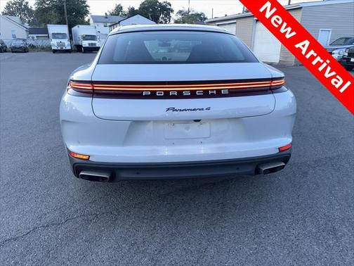 2025 Porsche Panamera 4