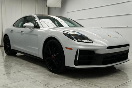 2025 Porsche Panamera 4