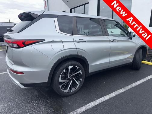 2022 Mitsubishi Outlander SE