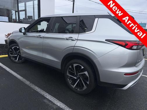 2022 Mitsubishi Outlander SE