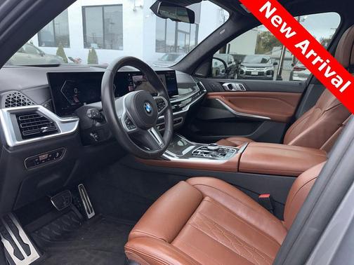2023 BMW X7 M60i