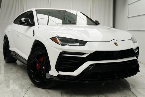 2022 Lamborghini Urus Pearl Capsule