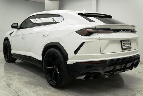 2022 Lamborghini Urus Graphite Capsule