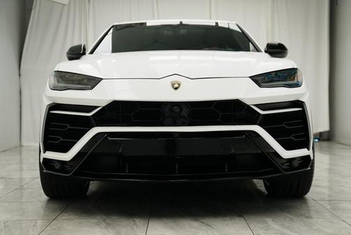 2022 Lamborghini Urus Graphite Capsule