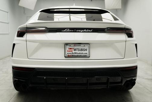 2022 Lamborghini Urus Graphite Capsule