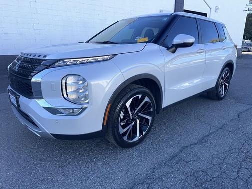 2022 Mitsubishi Outlander SE