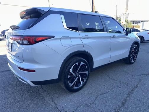 2022 Mitsubishi Outlander SE