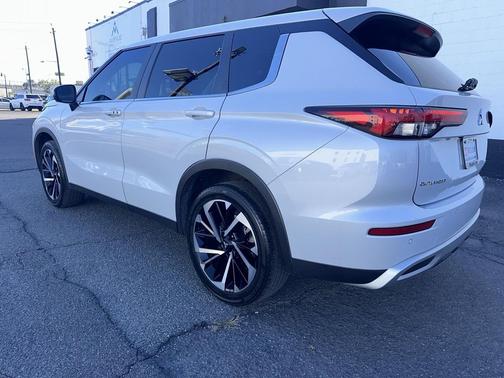2022 Mitsubishi Outlander SE