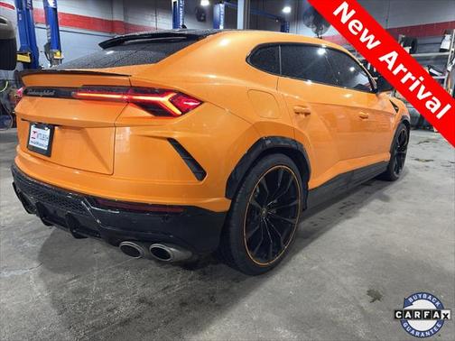 2021 Lamborghini Urus Pearl Capsule