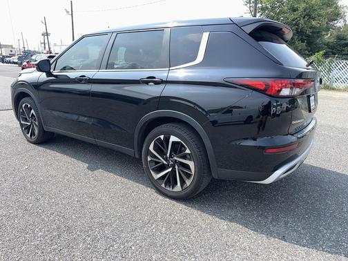 2022 Mitsubishi Outlander SE