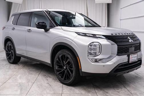 Alloy Silver Metallic 2022 Mitsubishi Outlander Black Edition 2WD