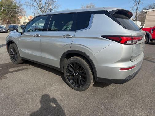 Alloy Silver Metallic 2022 Mitsubishi Outlander Black Edition 2WD